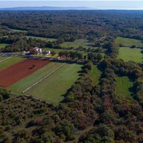 5 bedroom villa with pool near Pula, sleeps 10-12